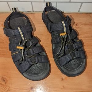 Keen Boys Open Top Sandals Sz 5